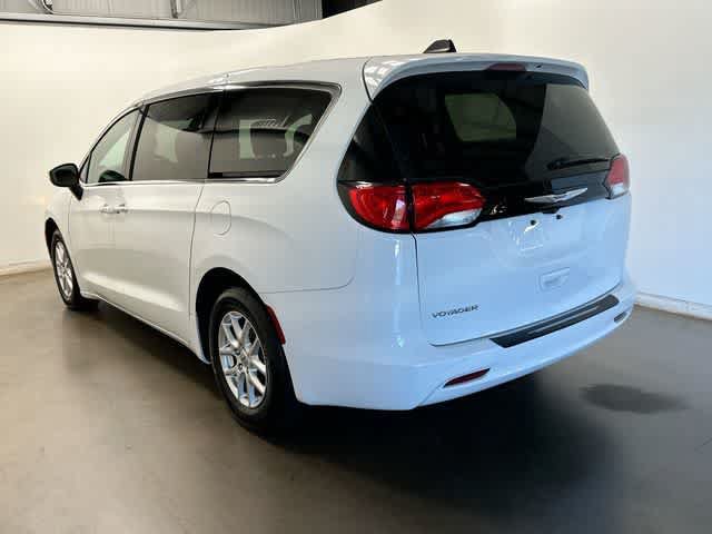 Used 2022 Chrysler Voyager LX FWD image 34