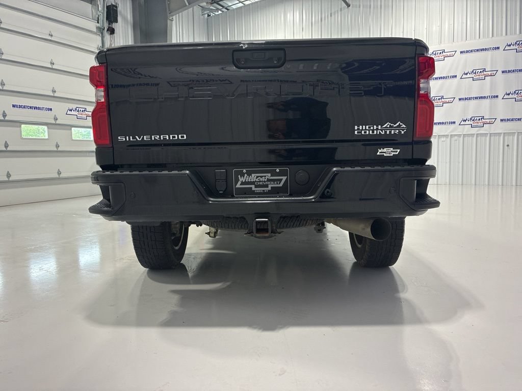 Used 2024 Chevrolet Silverado 2500 High Country w/ High Country Premium Package AWD/4WD image 4