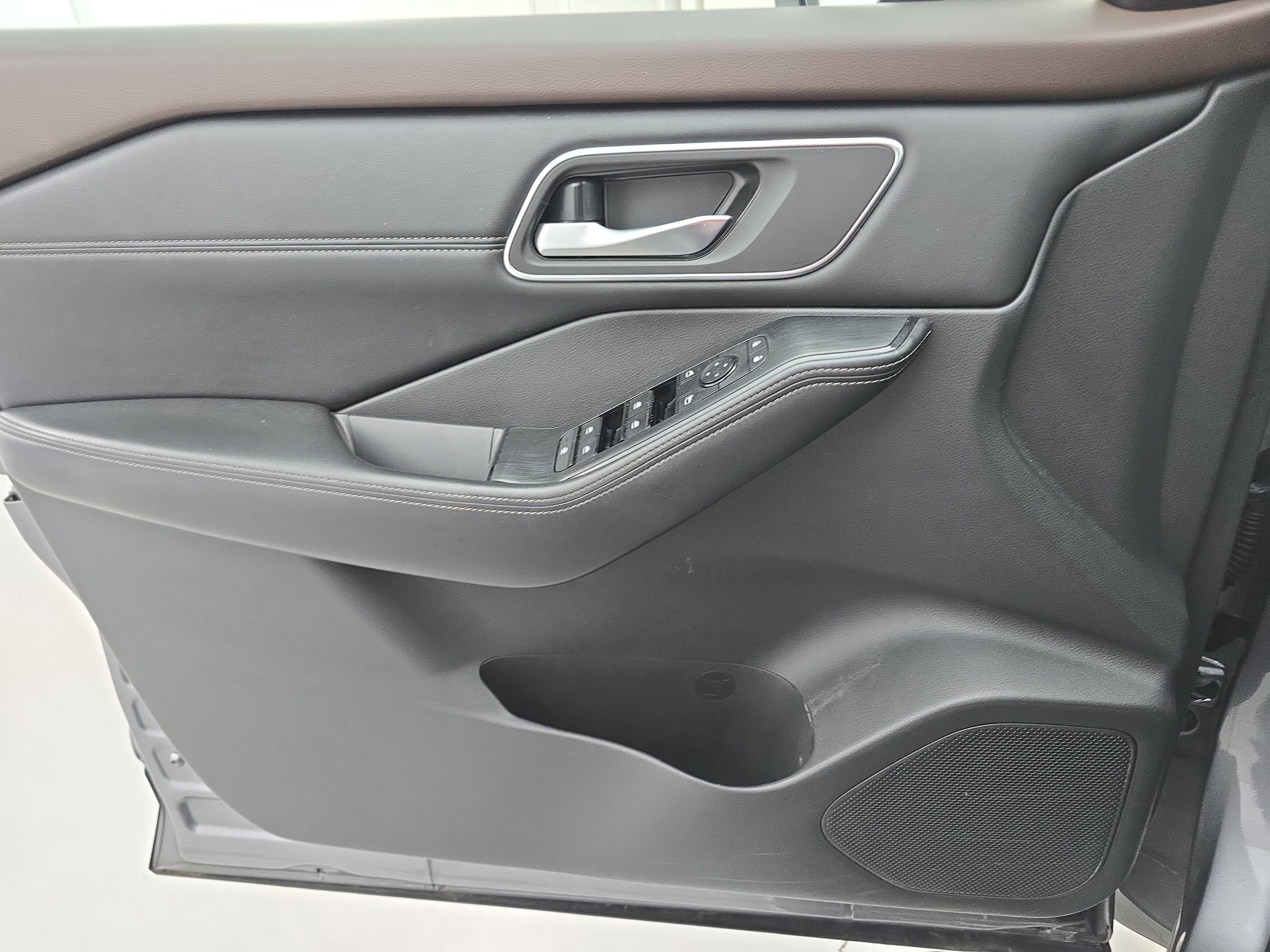 Used 2021 Nissan Rogue SV w/ Premium Package FWD image 26