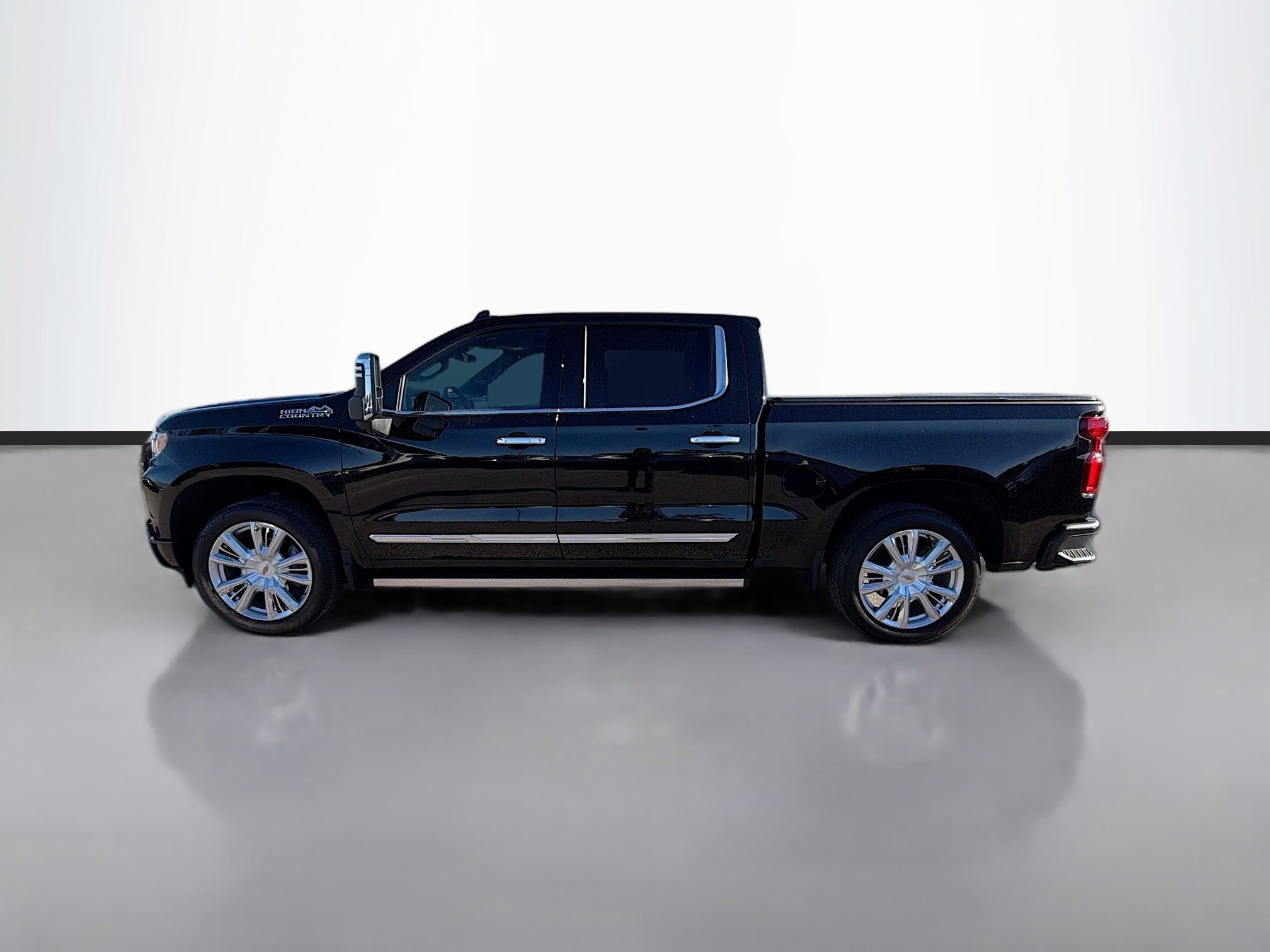 Used 2025 Chevrolet Silverado 1500 High Country w/ High Country Premium Package image 2