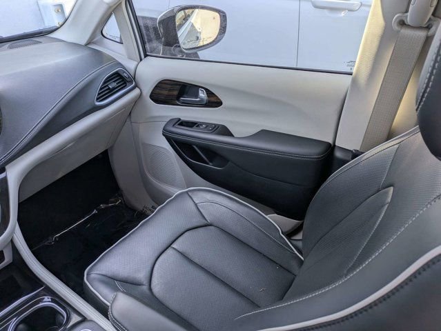 Used 2023 Chrysler Pacifica Limited FWD image 20