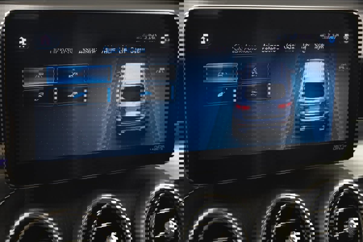 Used 2022 Mercedes-Benz GLC 300 4MATIC w/ Driver Assistance Package image 46