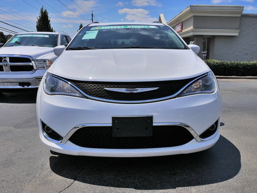 Used 2019 Chrysler Pacifica Touring-L FWD image 3