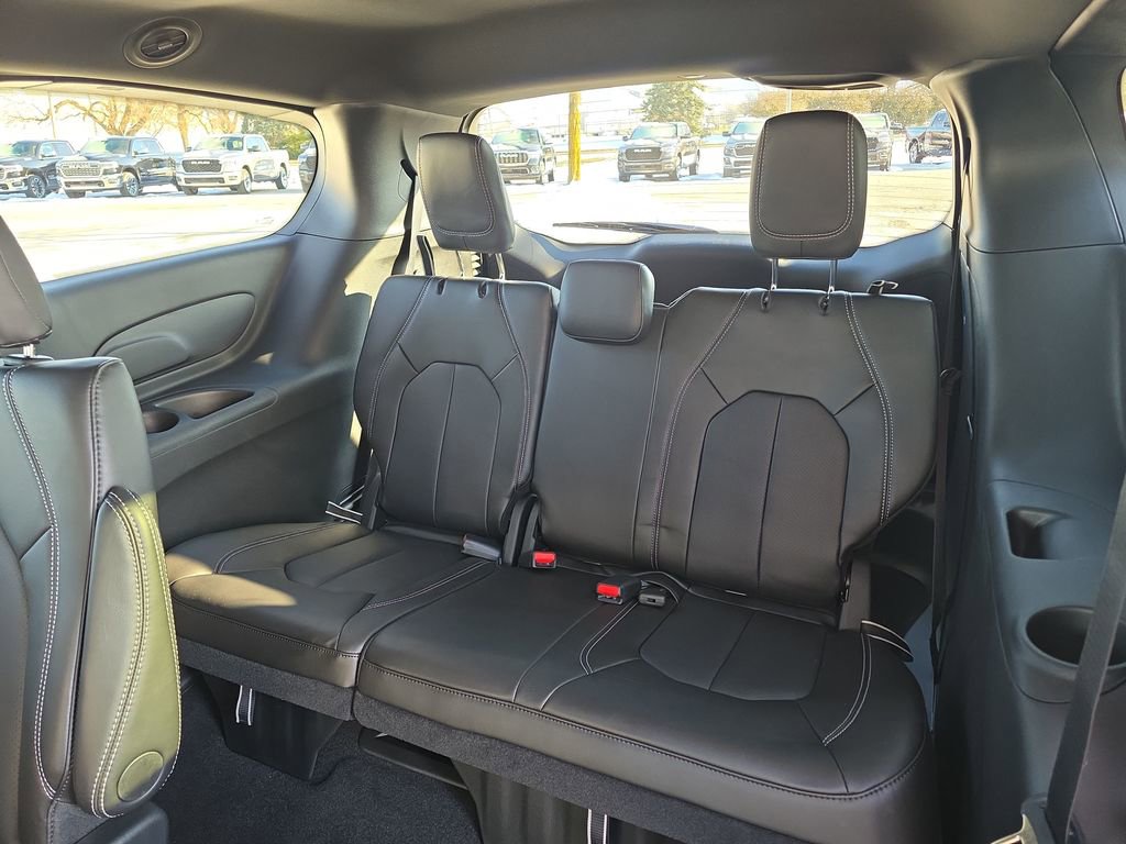 New 2026 Chrysler Pacifica Select image 10