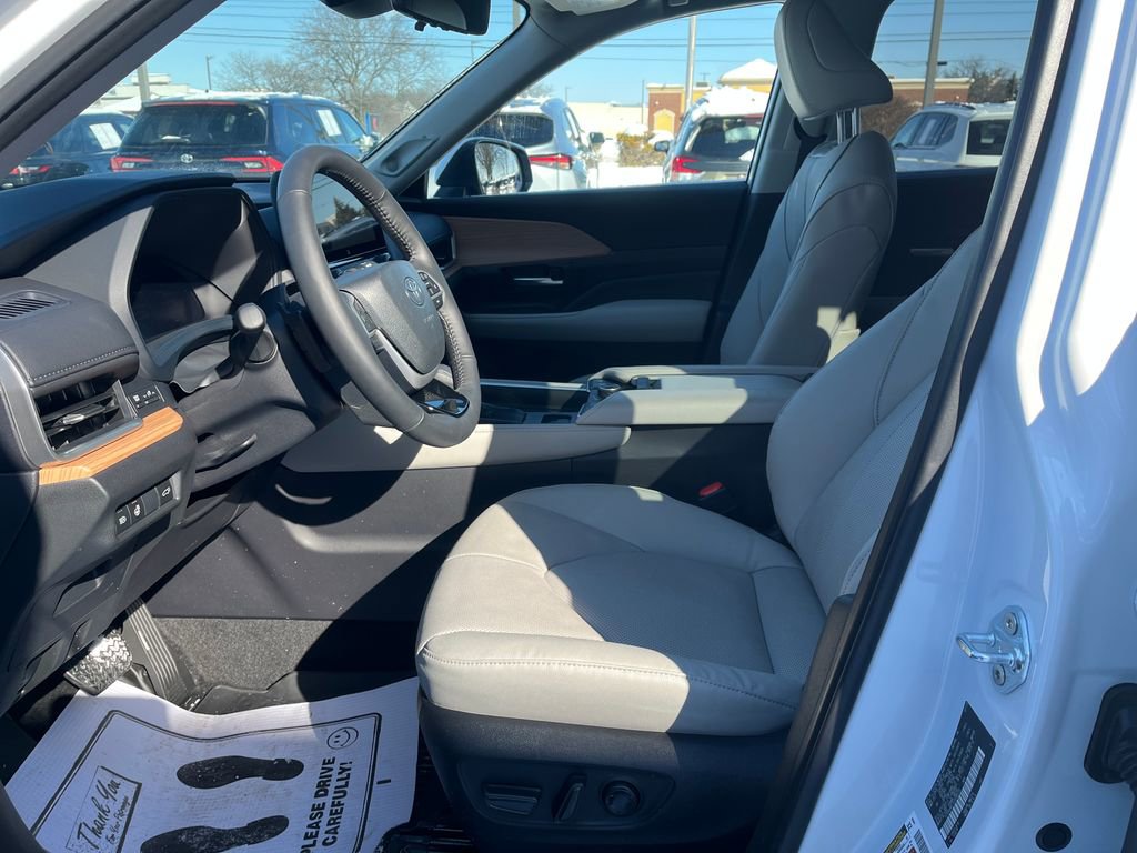 Certified 2025 Toyota Grand Highlander Platinum image 9