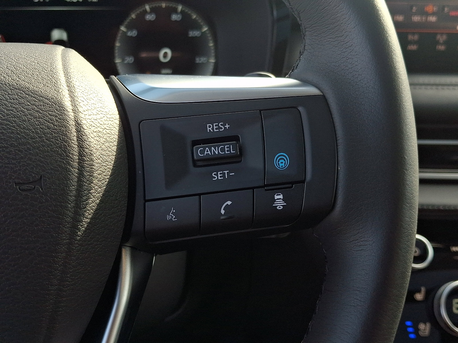 Certified 2025 INFINITI QX60 Luxe image 22