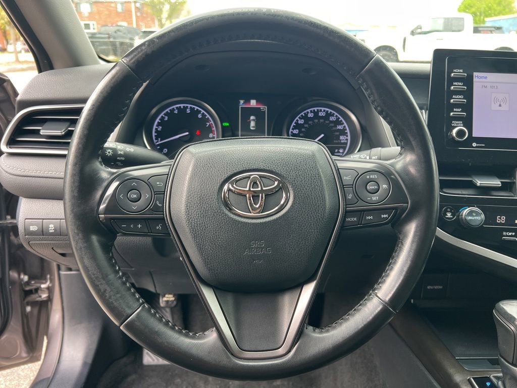 Used 2022 Toyota Camry SE FWD image 14