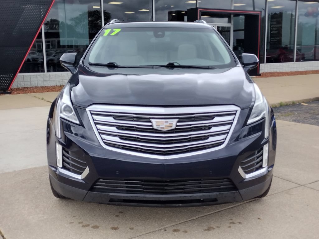 Used 2017 Cadillac XT5 Premium Luxury FWD image 2