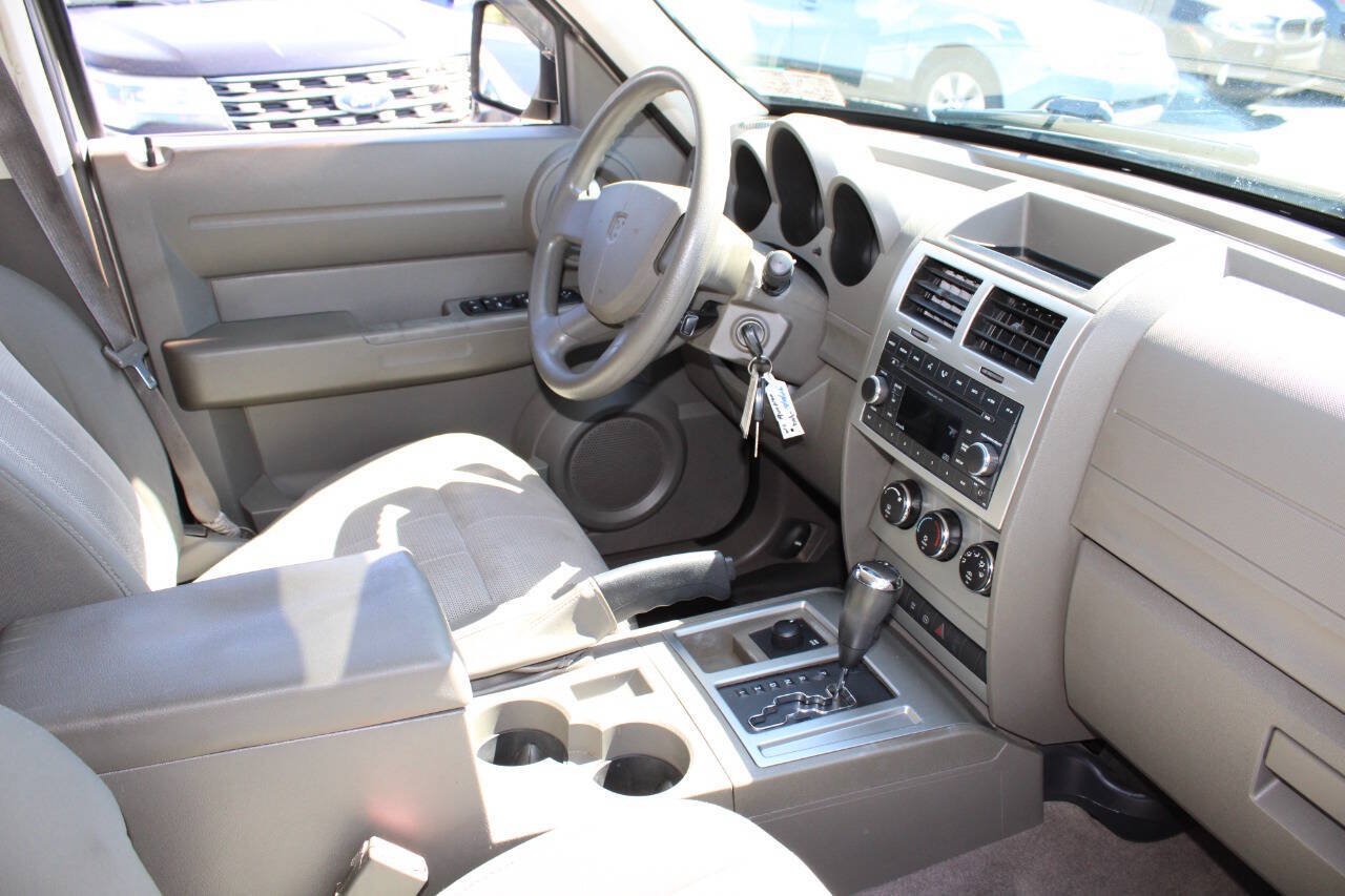 Used 2007 Dodge Nitro SXT AWD/4WD image 12