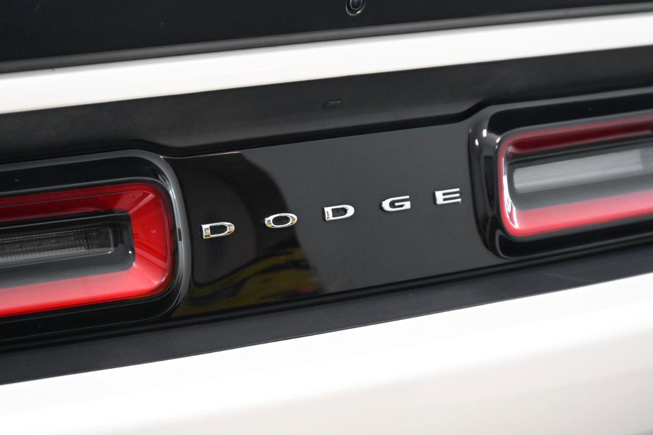Used 2016 Dodge Challenger SRT Hellcat RWD image 13