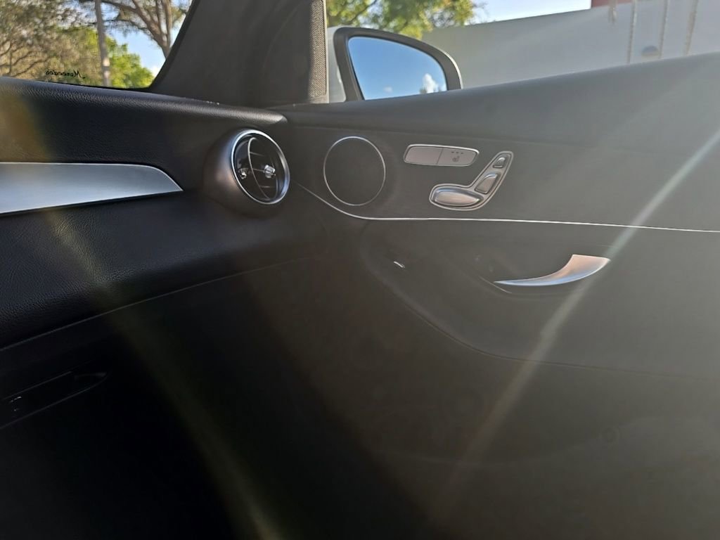 Used 2022 Mercedes-Benz GLC 300 4MATIC w/ Multimedia Package Lite image 18