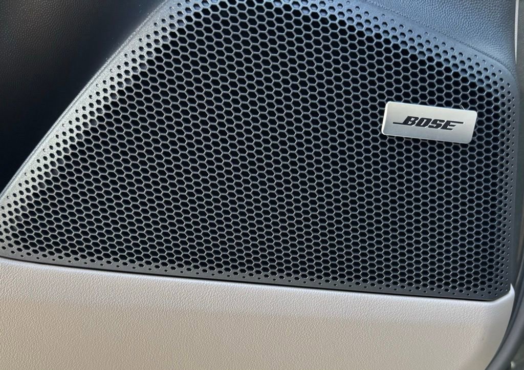 New 2025 Porsche Macan 4 Electric image 32