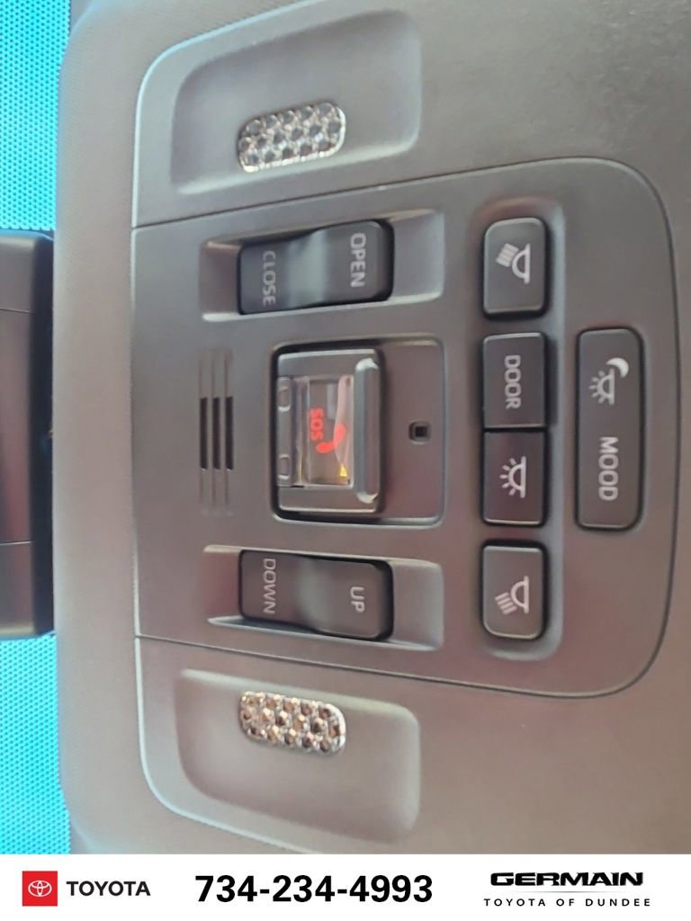 Used 2022 Toyota Avalon Limited w/ Advanced Safety Package image 35