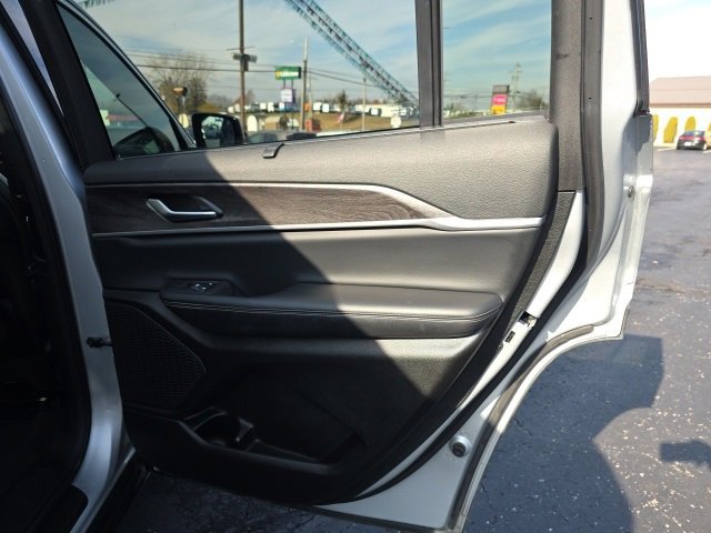 Used 2024 Jeep Grand Cherokee L Limited w/ Luxury Tech Group II image 48