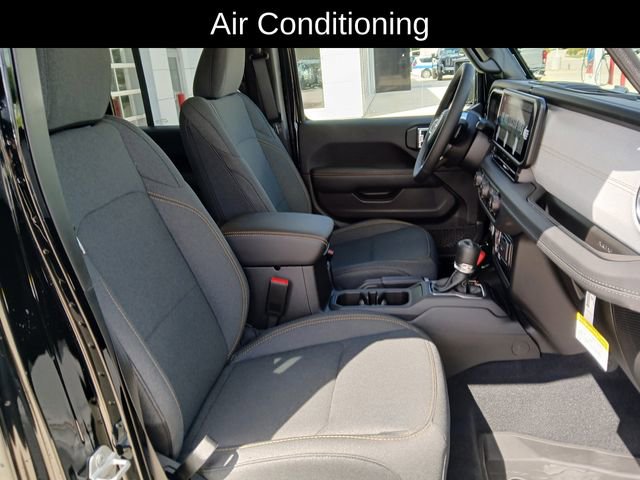New 2025 Jeep Wrangler Sahara w/ Technology Group image 15