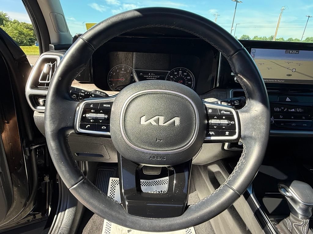 Used 2023 Kia Sorento EX w/ Panoramic Sunroof Package FWD image 19
