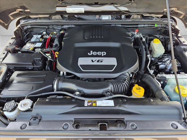 Used 2016 Jeep Wrangler Unlimited Sahara w/ Connectivity Group AWD/4WD image 21