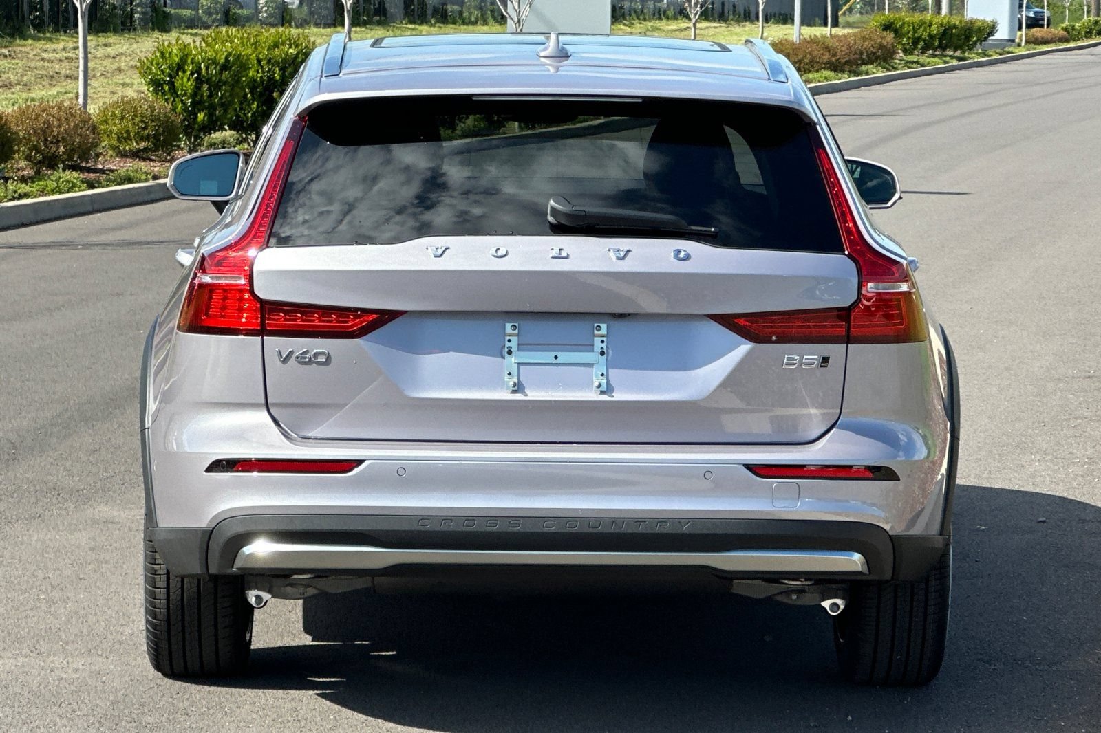 New 2026 Volvo V60 B5 Cross Country Ultra w/ Climate Package AWD/4WD image 4