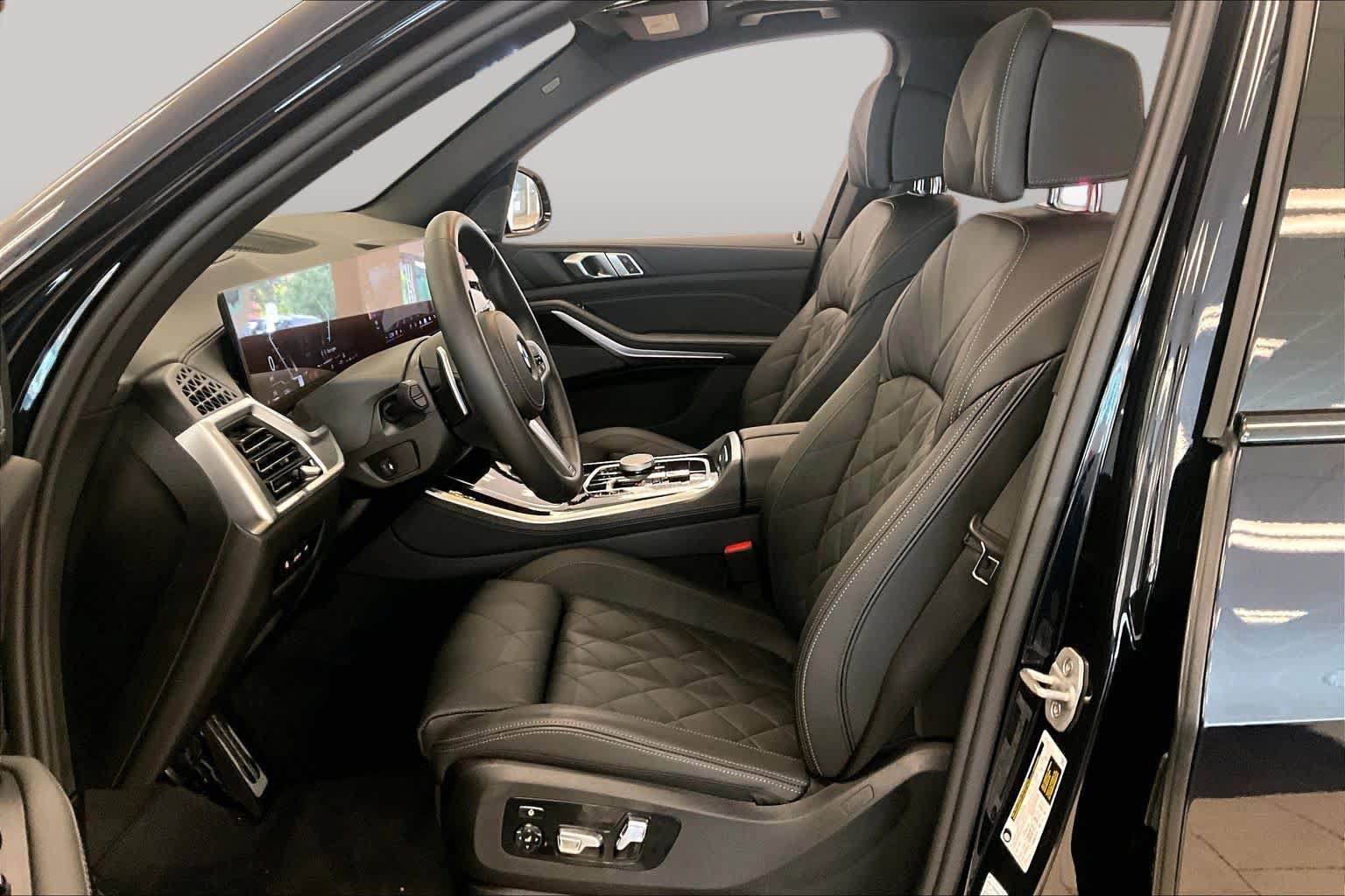 Used 2025 BMW X5 sDrive40i w/ M Sport Package RWD image 7