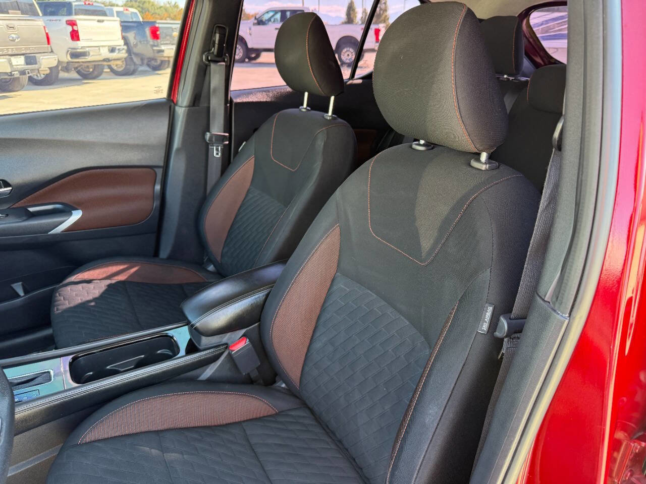 Used 2022 Nissan Kicks SR w/ Interior Electronics Package image 17