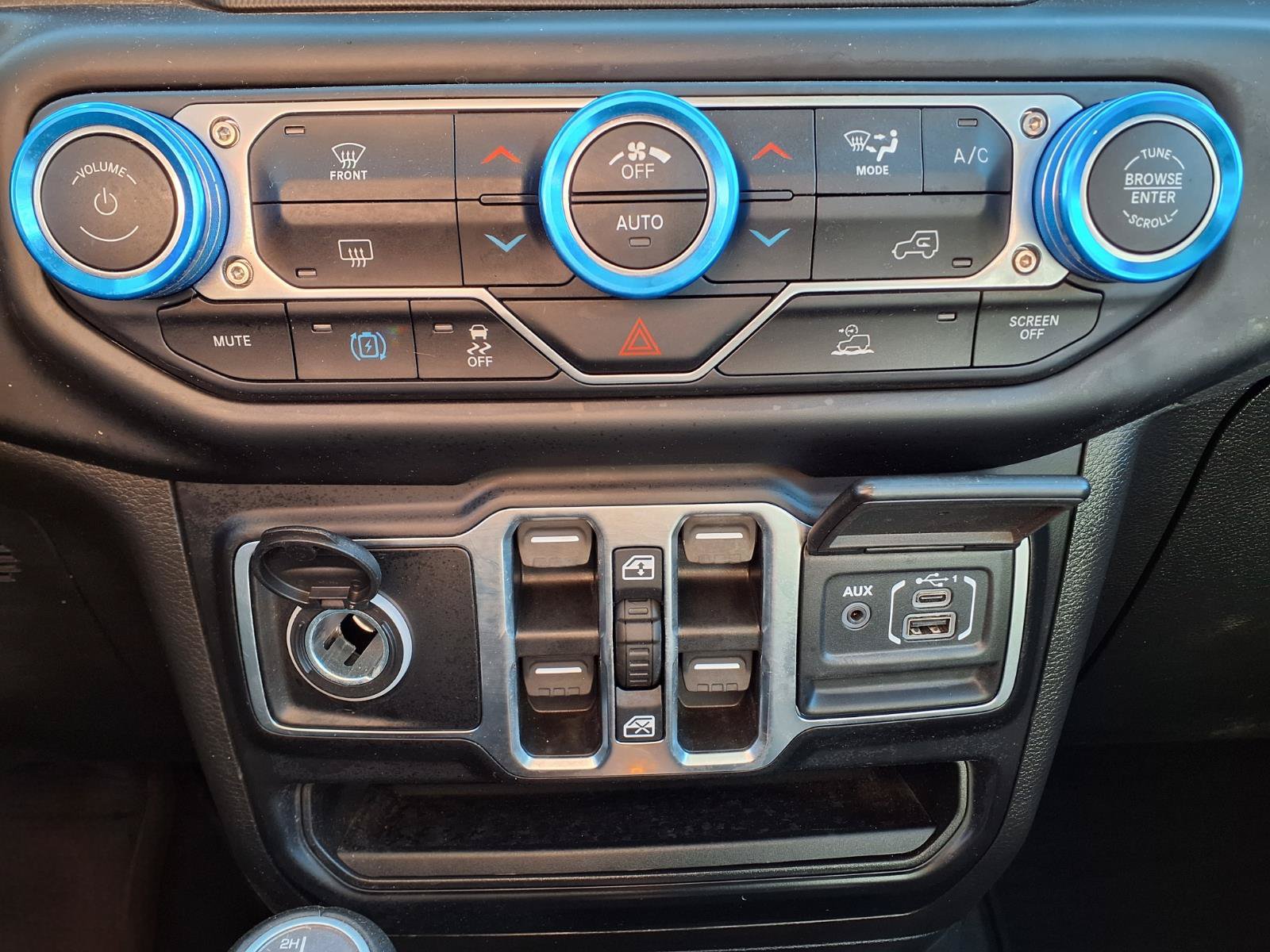 Used 2022 Jeep Wrangler Unlimited Sahara AWD/4WD image 25