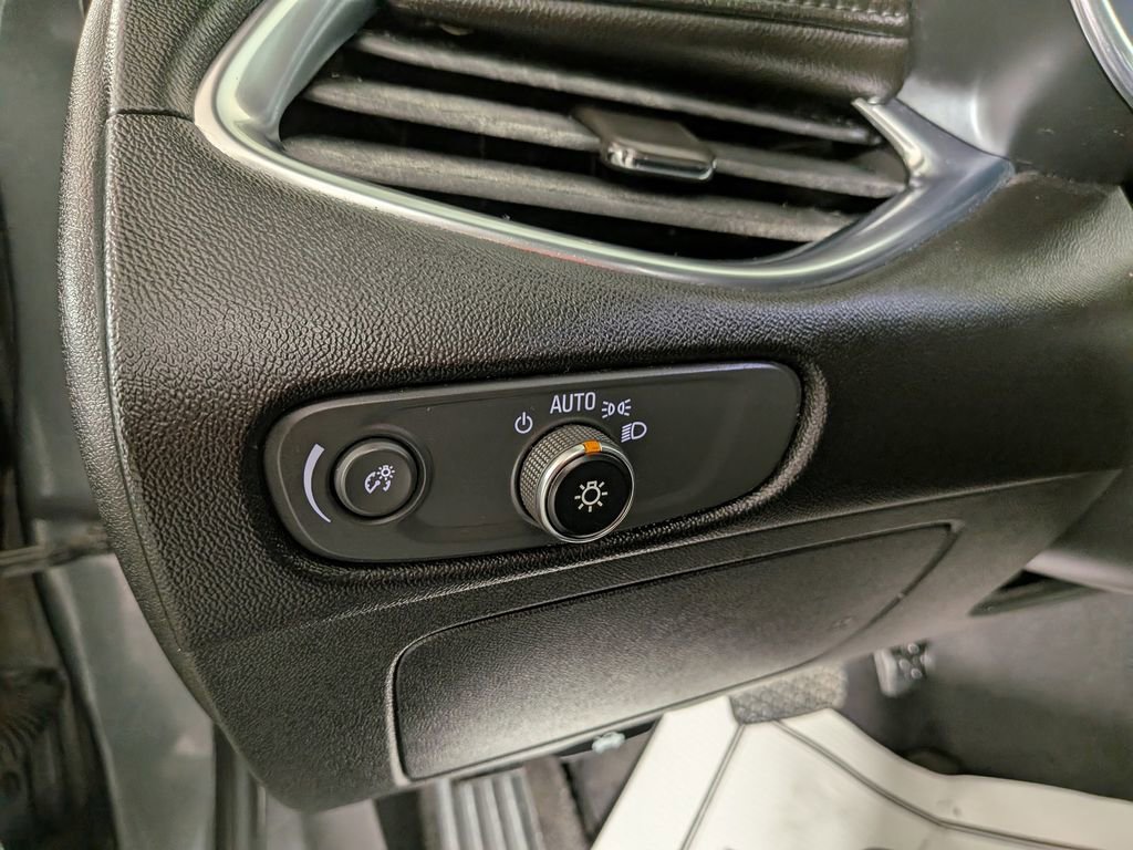 Used 2017 Chevrolet Malibu LT w/ Leather Package image 18