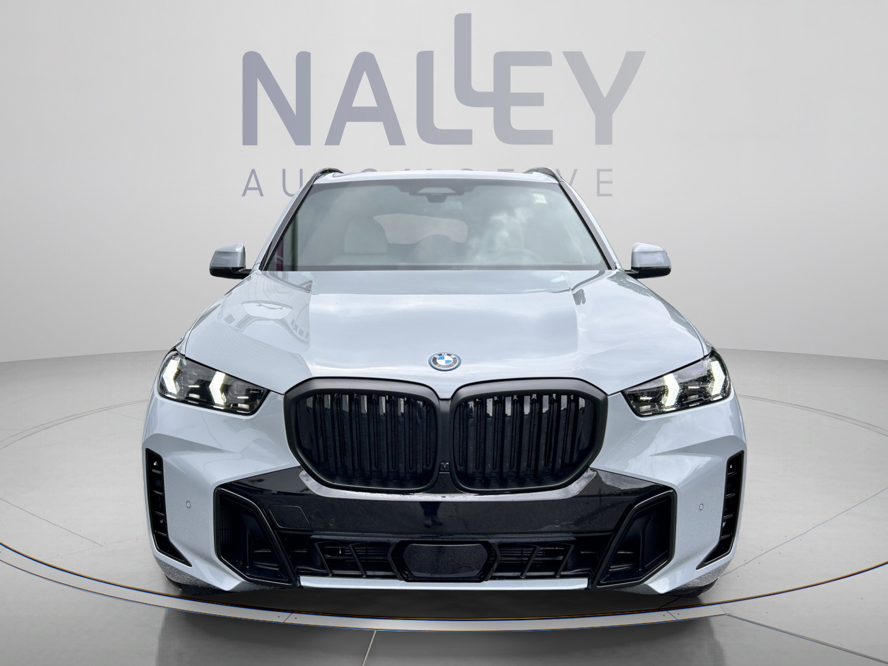 Used 2026 BMW X5 xDrive50e w/ M Sport Package AWD/4WD image 5