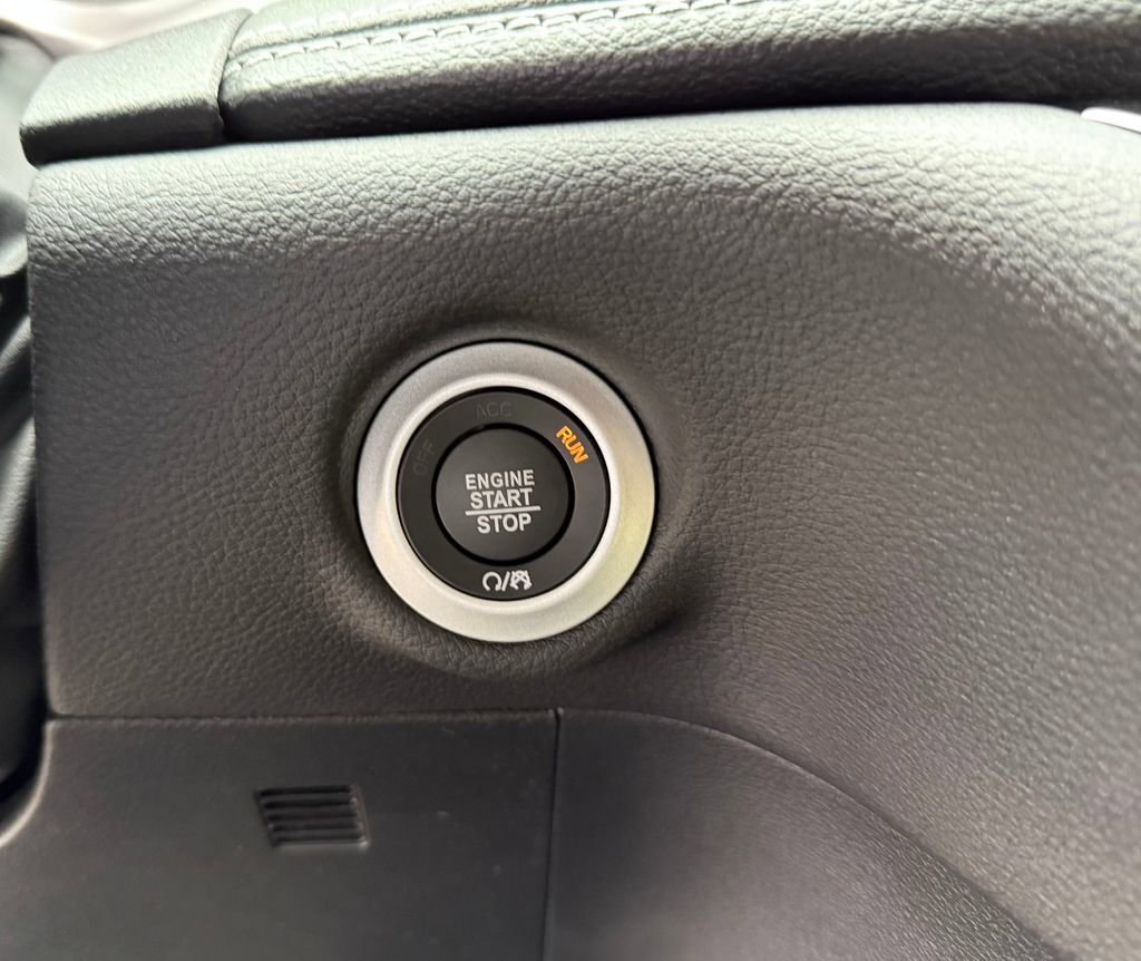 New 2026 Chrysler Pacifica Select FWD image 17
