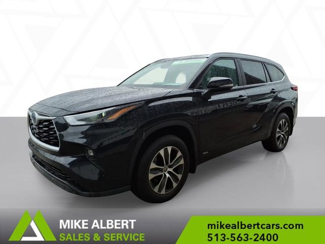 Used 2023 Toyota Highlander XLE image 3