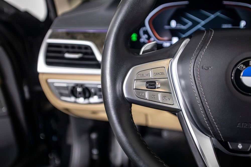 Used 2022 BMW 740i xDrive w/ Premium Package image 40