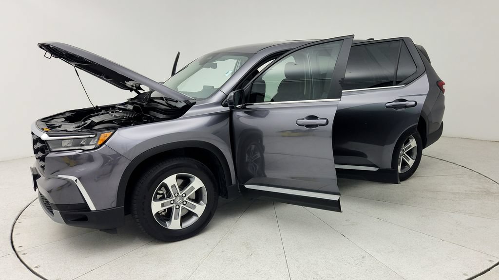 Used 2025 Honda Pilot EX-L image 11