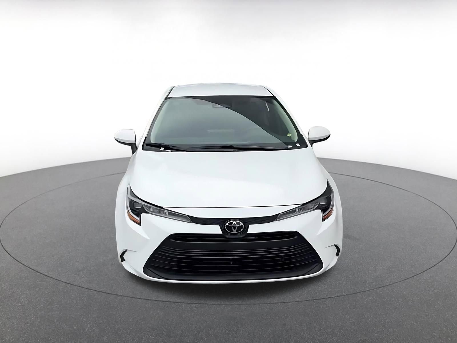 Used 2025 Toyota Corolla LE FWD image 4