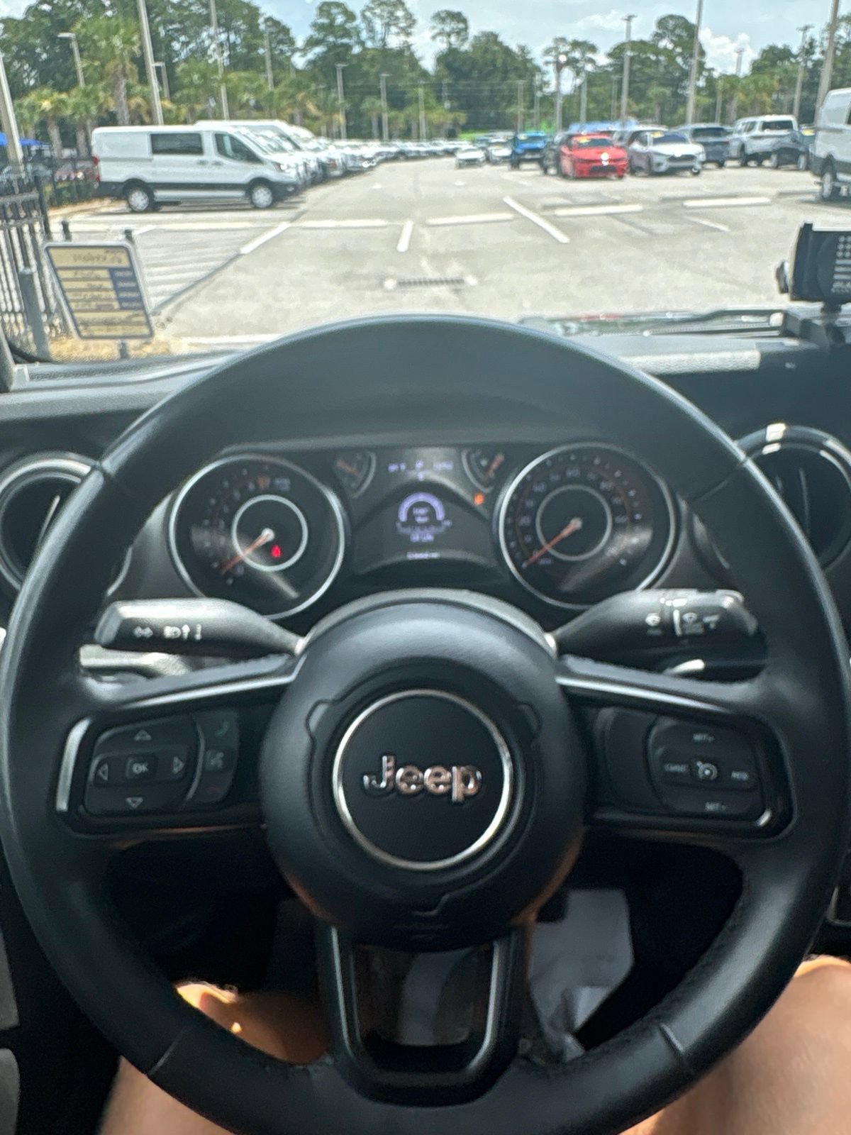 Used 2023 Jeep Gladiator Sport AWD/4WD image 19