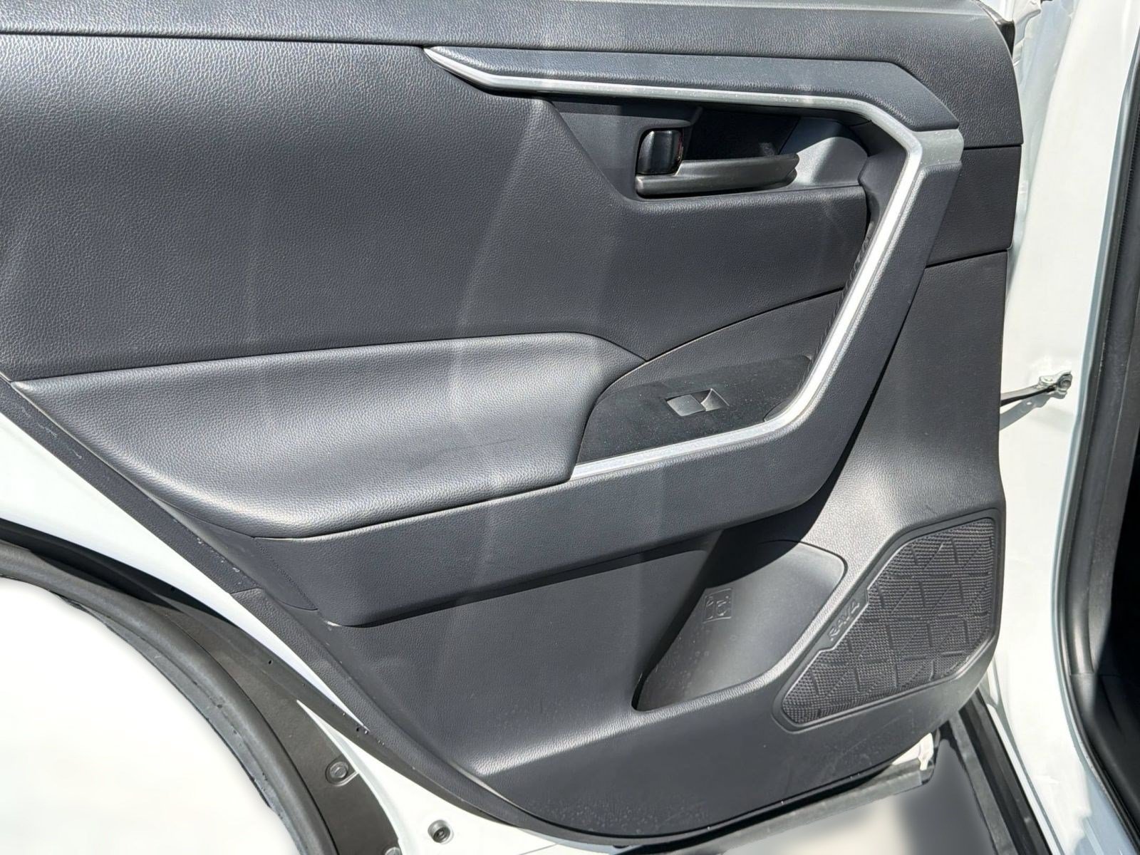 Certified 2024 Toyota RAV4 LE FWD image 31