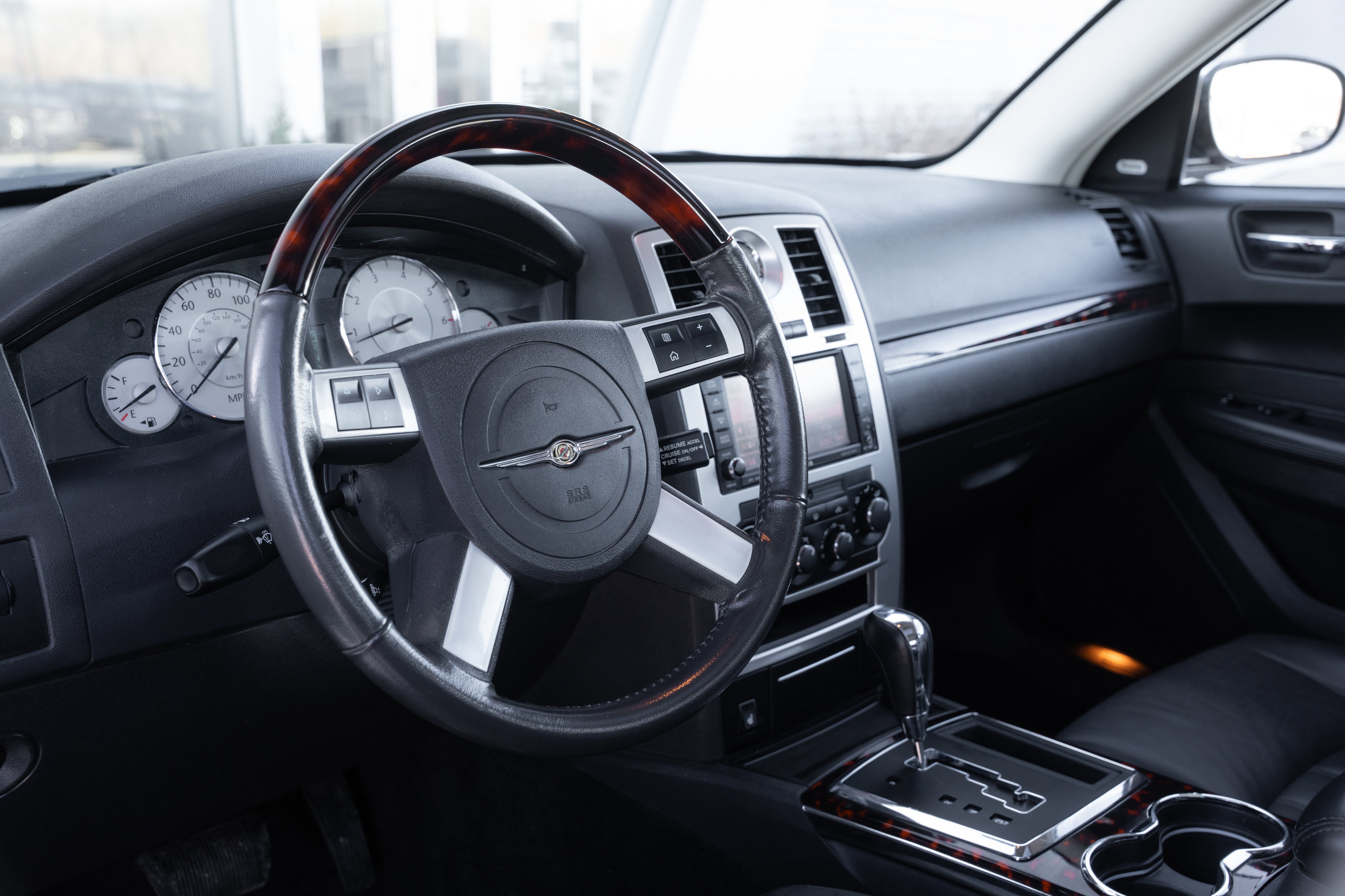 Used 2010 Chrysler 300 C image 10