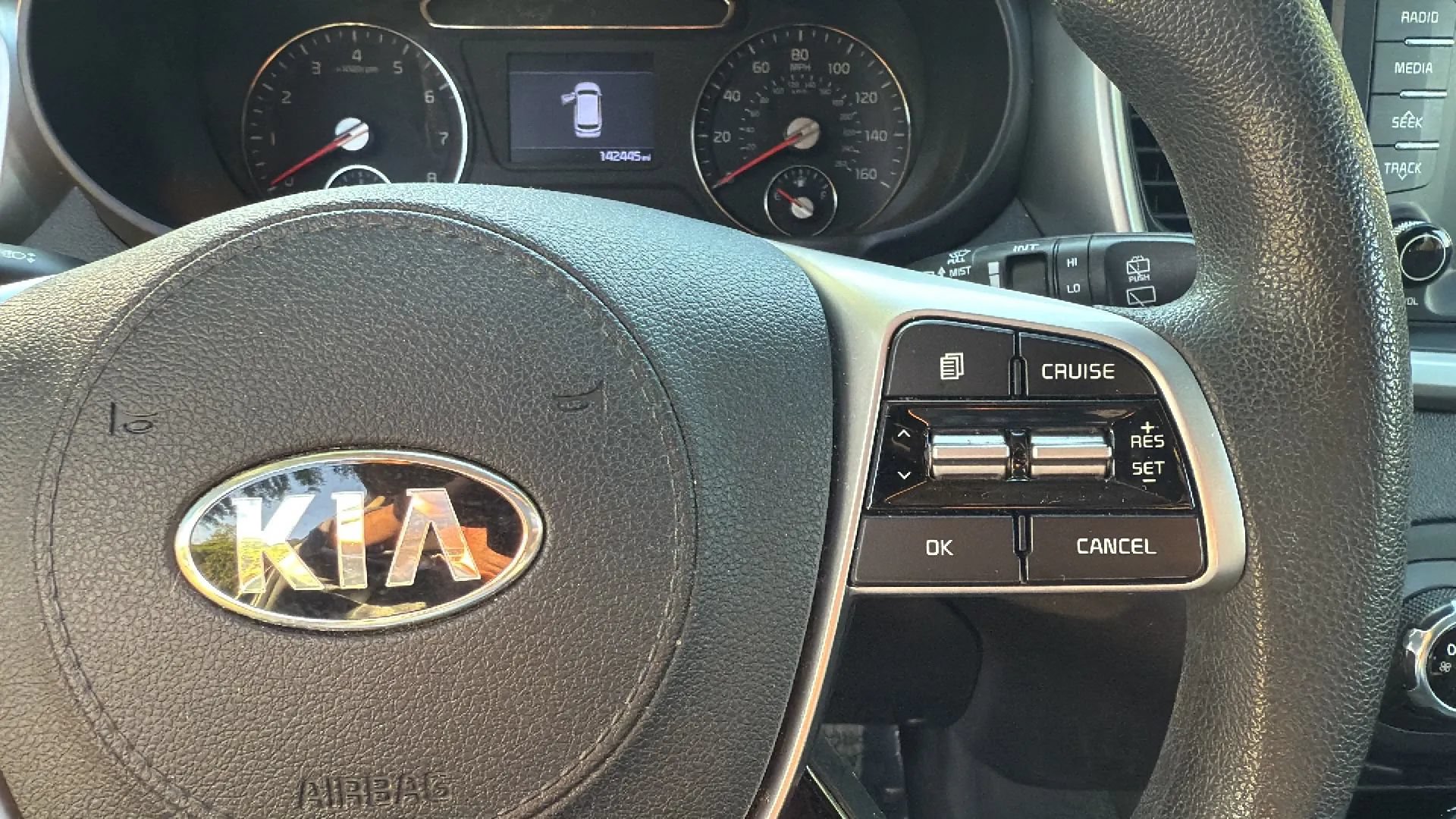 Used 2020 Kia Sorento LX AWD/4WD image 32