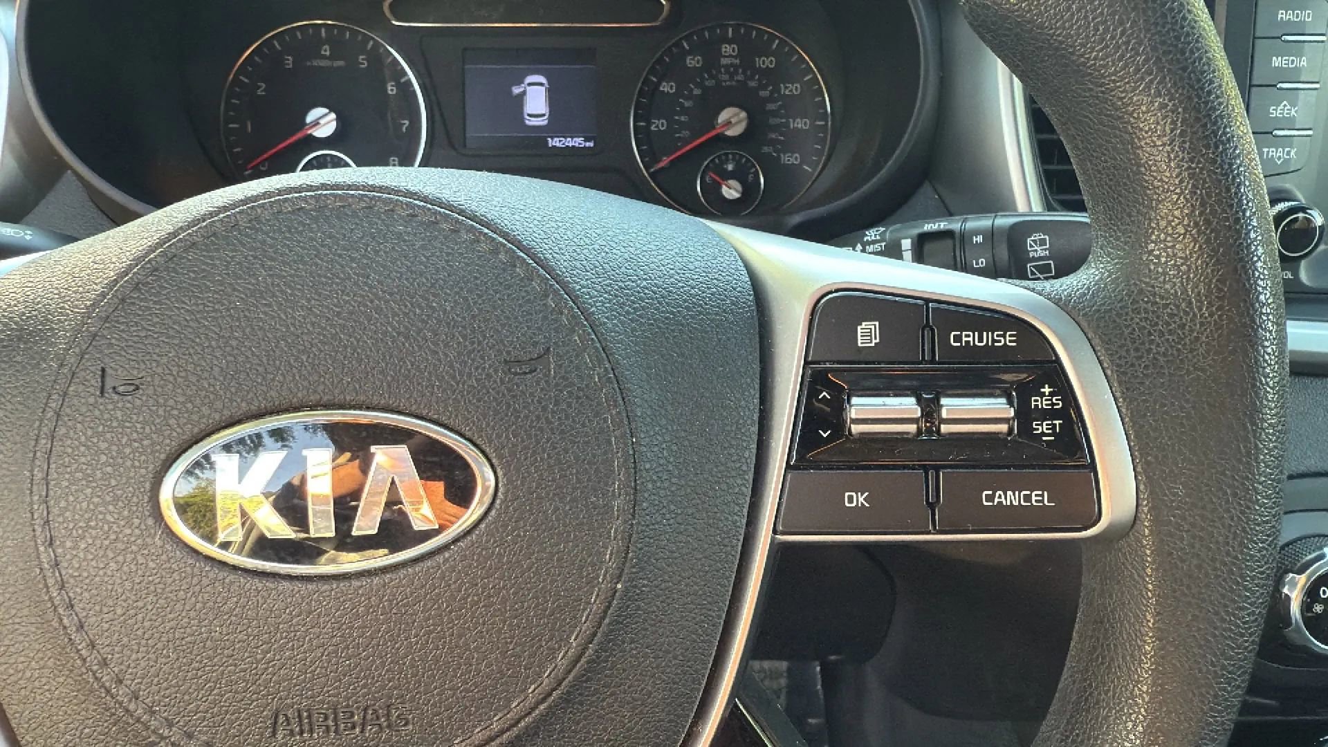 Used 2020 Kia Sorento LX AWD/4WD image 32