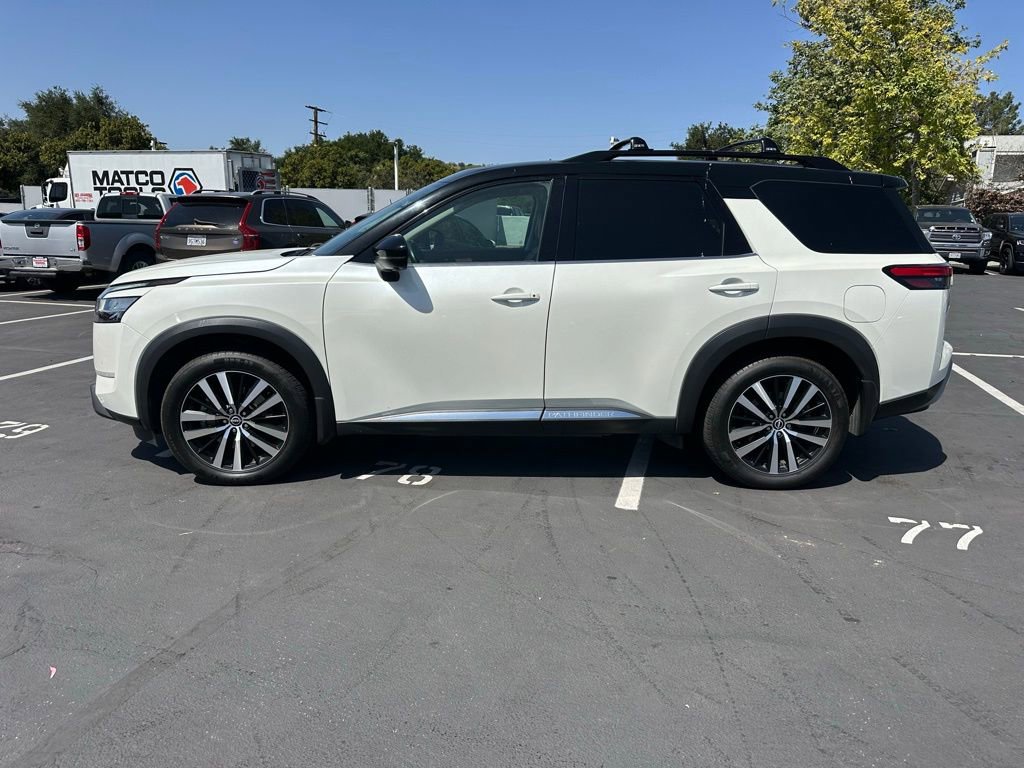 Used 2023 Nissan Pathfinder Platinum FWD image 2