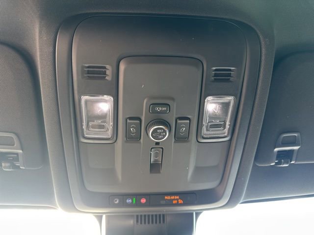 Certified 2025 Chevrolet Suburban Premier image 21