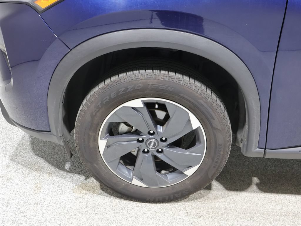Used 2024 Nissan Rogue SV AWD/4WD image 8
