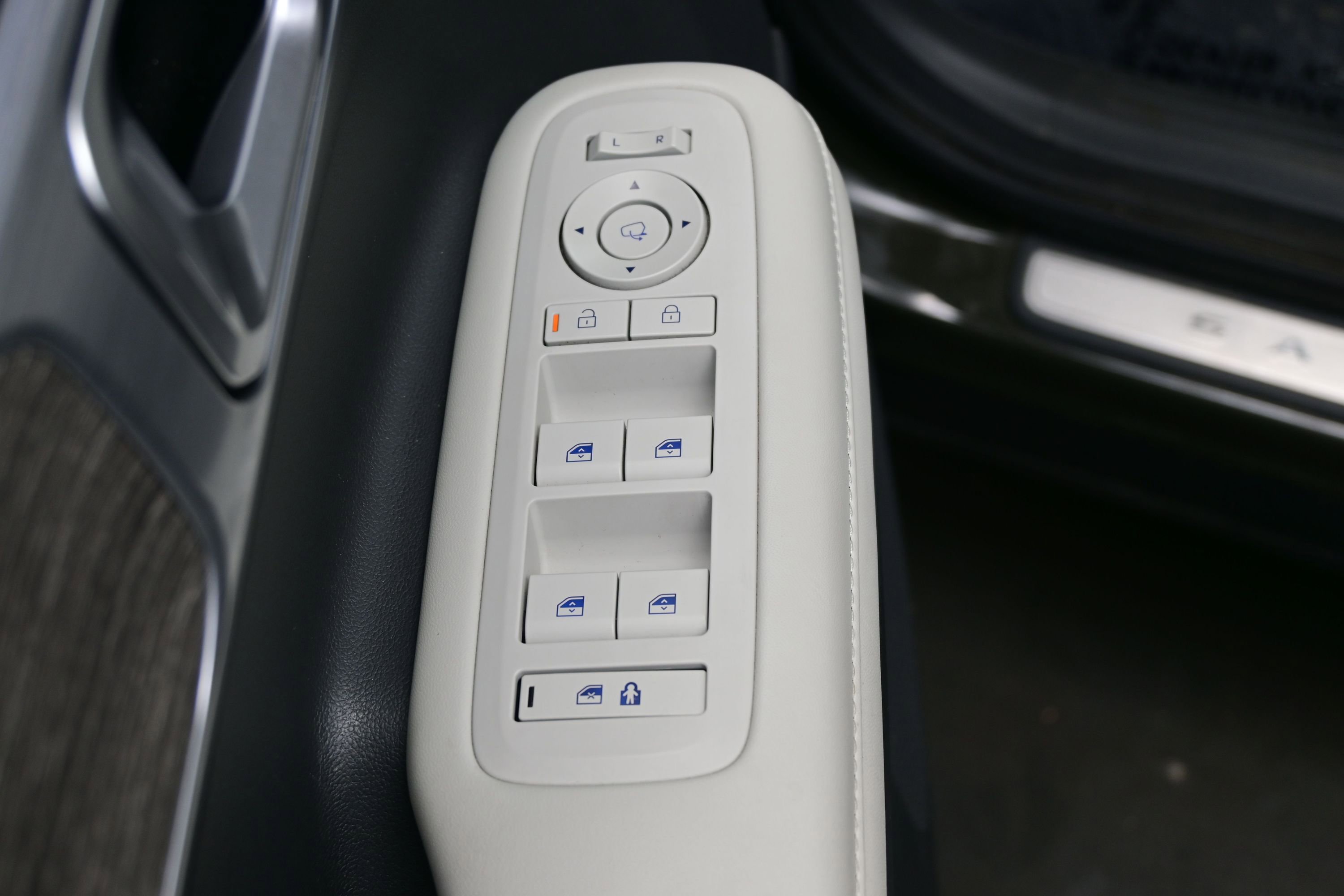 Used 2024 Hyundai Santa Fe Calligraphy AWD/4WD image 11