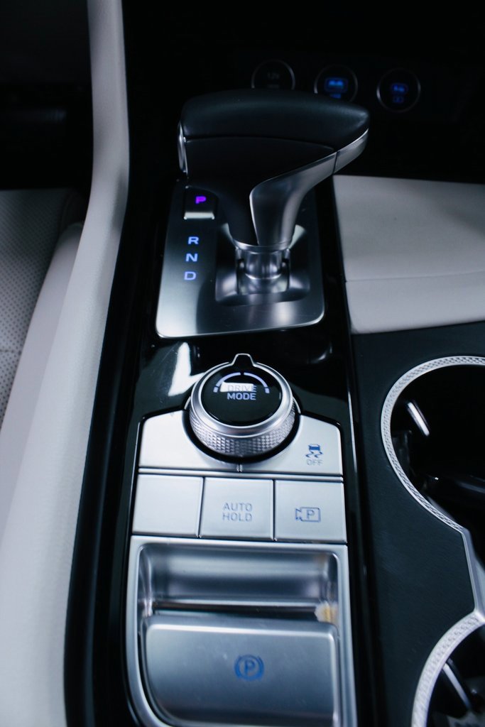 Used 2025 Genesis G70 2.5T image 18