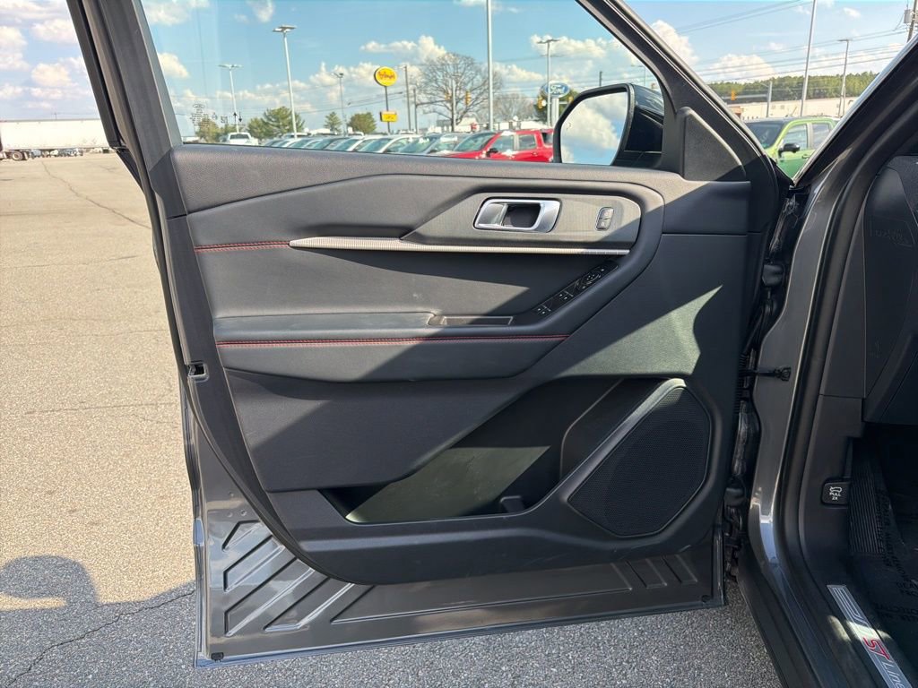 Certified 2025 Ford Explorer ST-Line w/ ST-Line Street Pack image 12