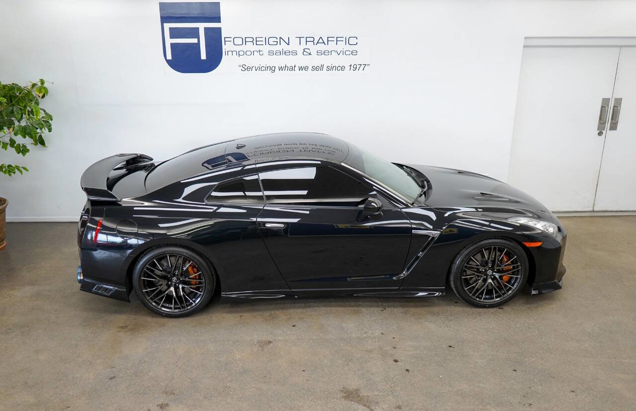 Used 2021 Nissan GT-R Premium image 34
