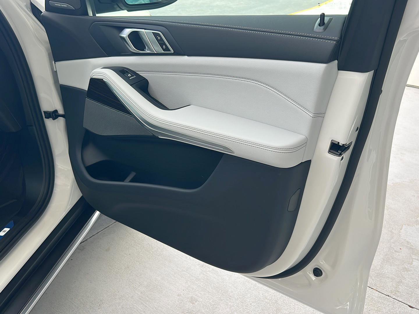 New 2026 BMW X5 sDrive40i w/ Climate Comfort Package image 16