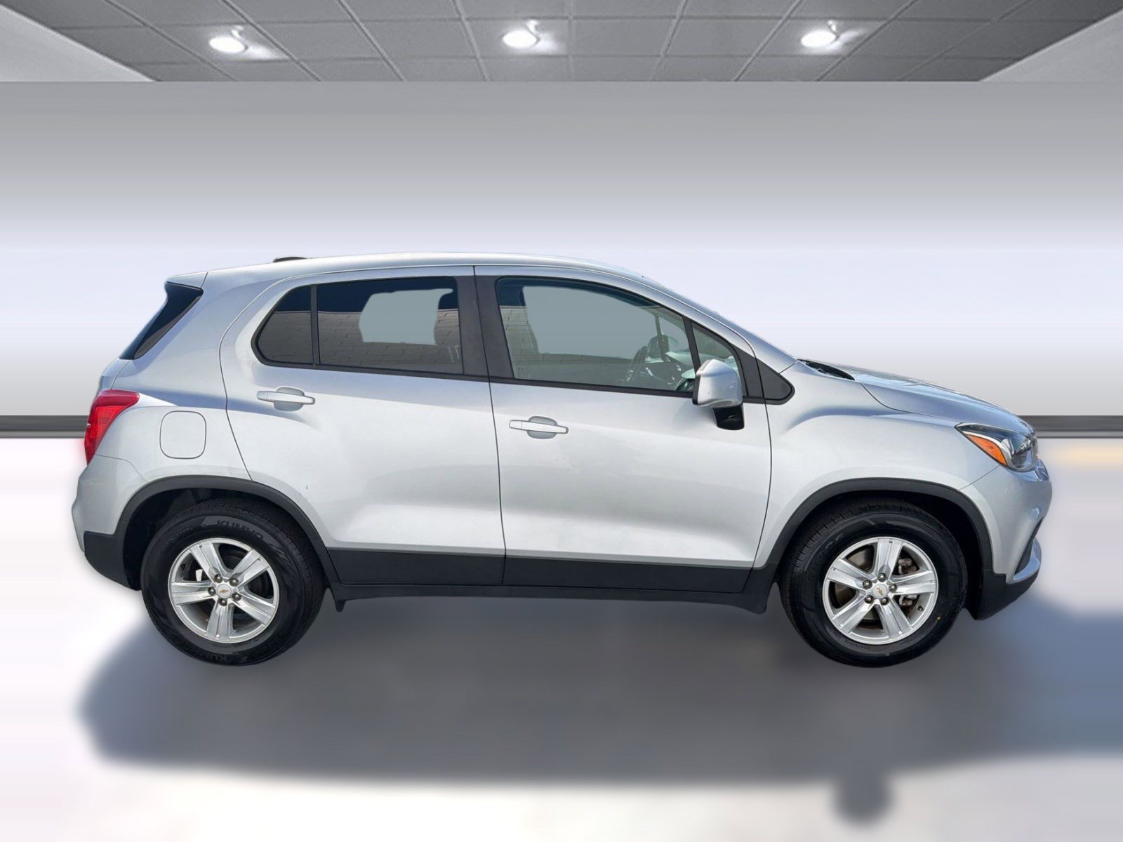 Used 2020 Chevrolet Trax LS w/ Tint and Cruise Package FWD image 8