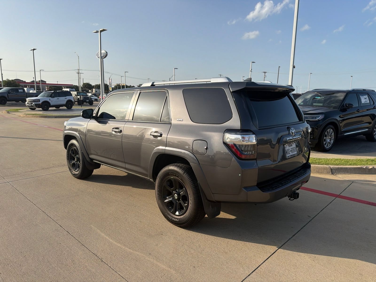 Used 2017 Toyota 4Runner SR5 RWD image 8