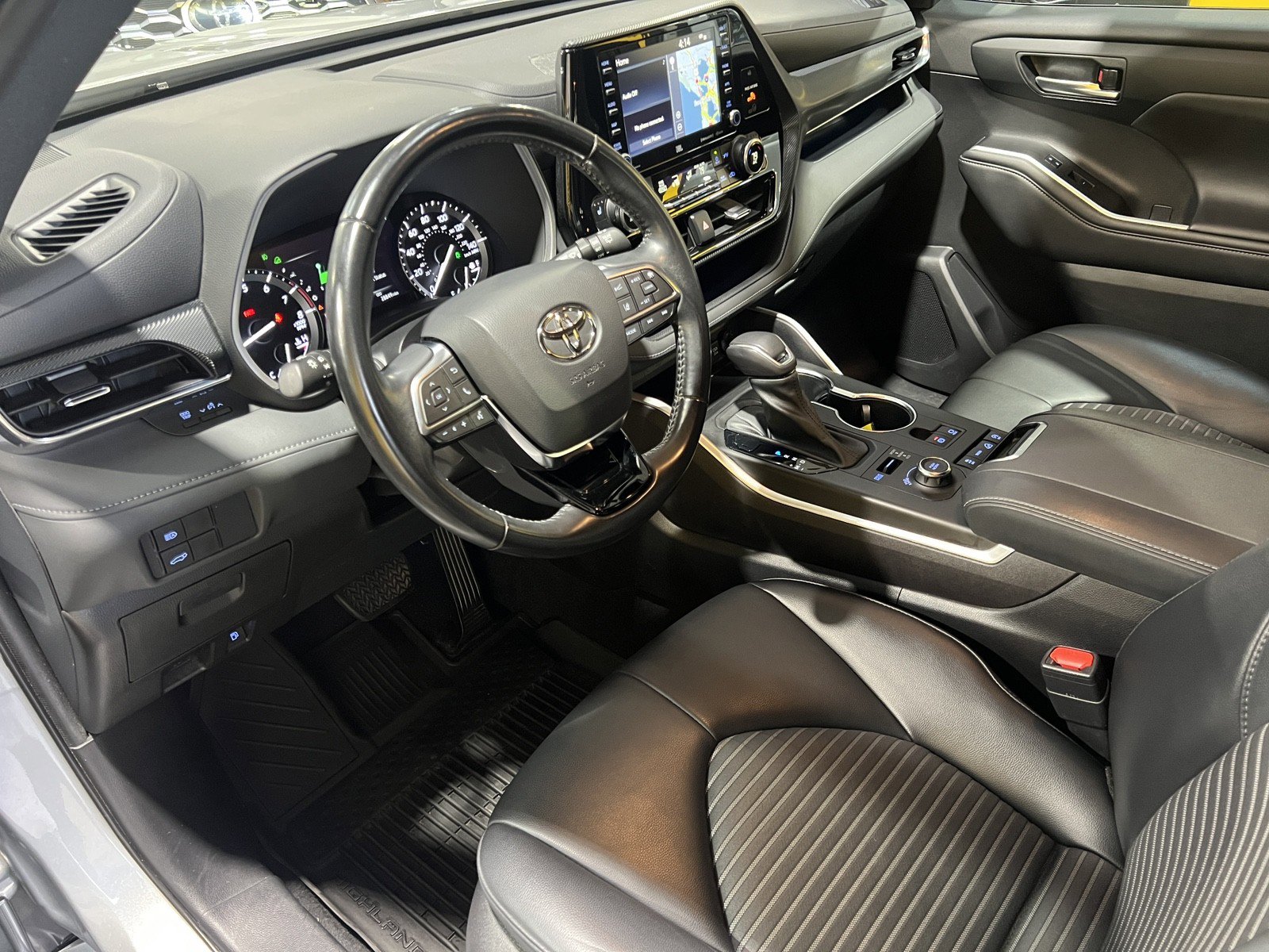 Used 2021 Toyota Highlander XSE image 13