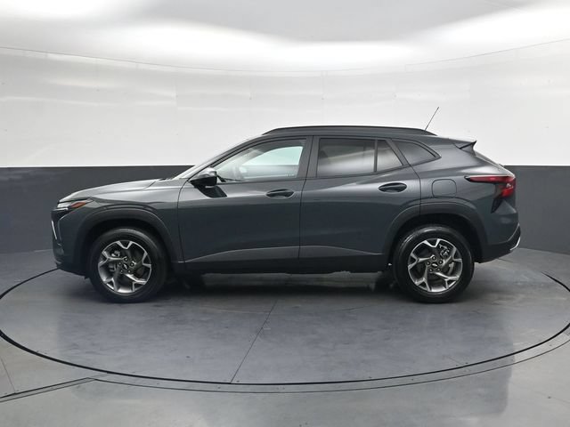 Used 2025 Chevrolet Trax LT FWD image 8