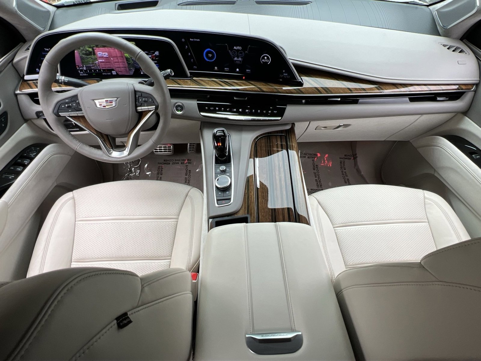 Used 2022 Cadillac Escalade Sport Platinum w/ LPO, ONYX Package image 21